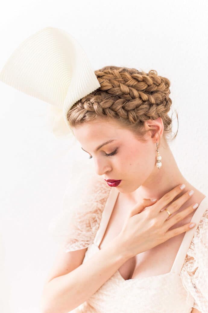 shooting_inspiration_mariage_coiffure_maquillage_makeup_hairstyle_robes_de_mariee_accessoires_bride_wedding_blog_21-8734619