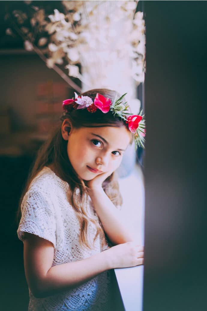 shooting_inspiration_coiffures_couronne_de_fleurs_enfants_fille_cortege_blog_mariage_02-3091499