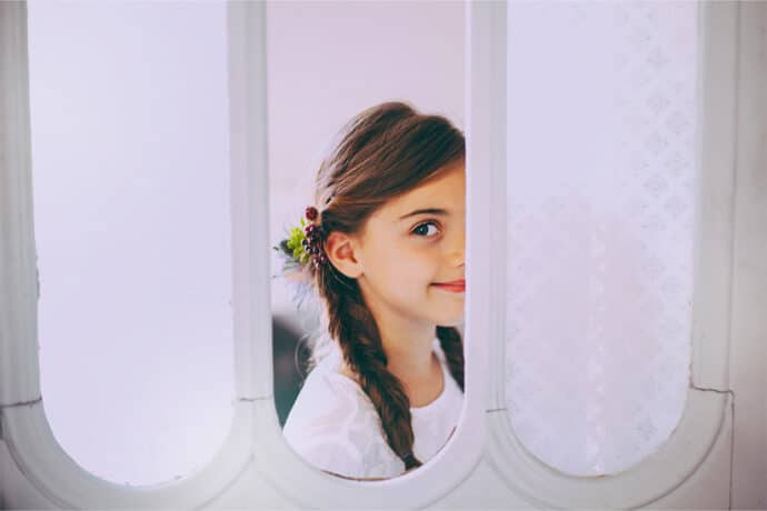 shooting_inspiration_coiffures_couronne_de_fleurs_enfants_fille_cortege_blog_mariage_06-6771840