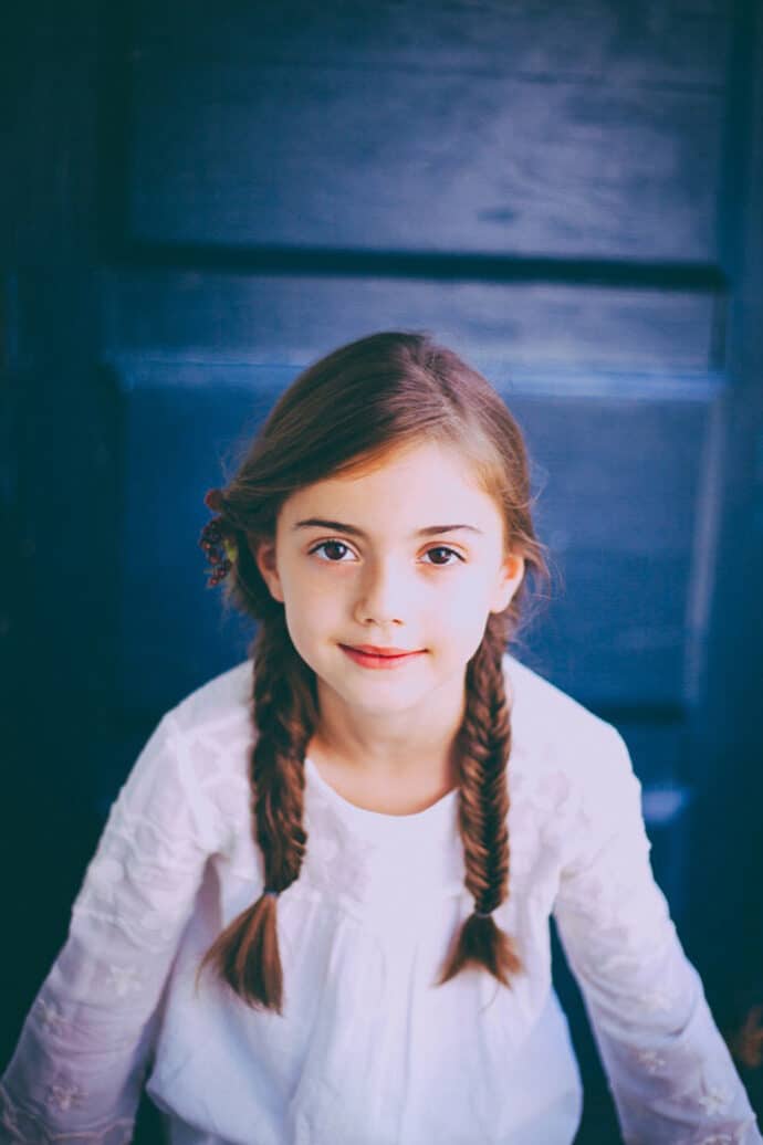 shooting_inspiration_coiffures_couronne_de_fleurs_enfants_fille_cortege_blog_mariage_10-5244633