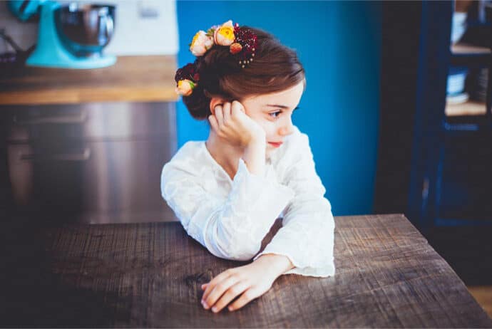shooting_inspiration_coiffures_couronne_de_fleurs_enfants_fille_cortege_blog_mariage_13-9900060
