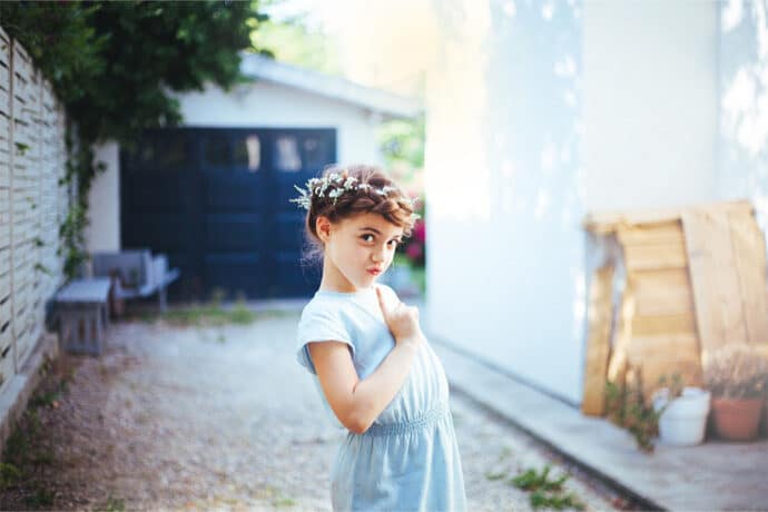 shooting_inspiration_coiffures_couronne_de_fleurs_enfants_fille_cortege_blog_mariage_20-8030343