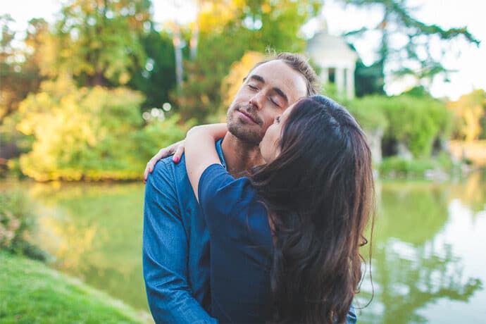 camille_marciano_seance_couple_engagement_anais_gildas_photographe_mariage_blog_13-5798618