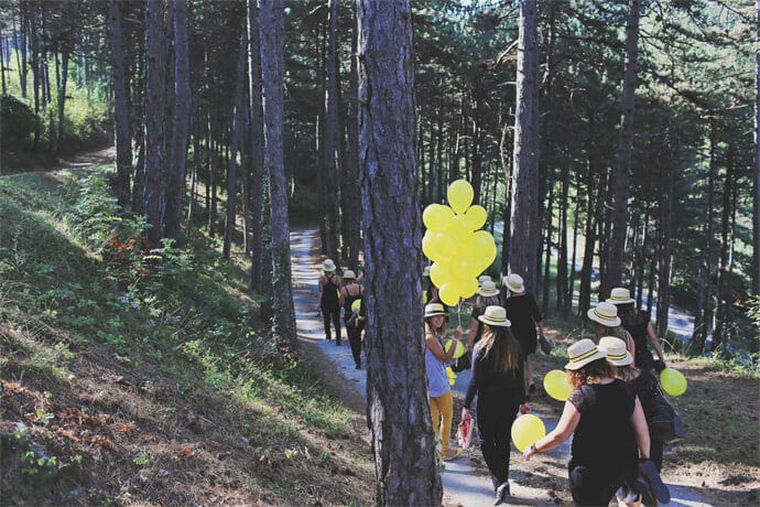 evjf_enterrement_de_vie_de_jeune_fille_village_mirmande_drome_blog_mariage_03-6159636