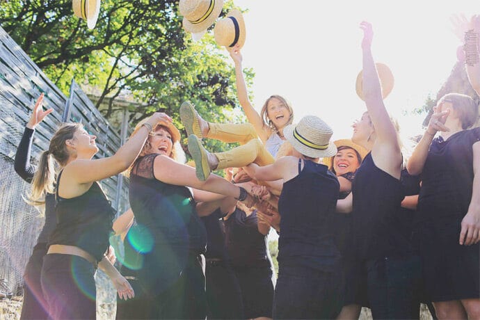 evjf_enterrement_de_vie_de_jeune_fille_village_mirmande_drome_blog_mariage_10-8897033