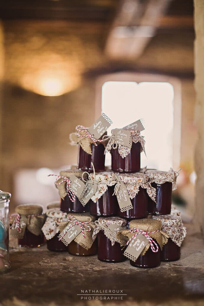 le_mariage_champetre_audrey_et_remi_rhone_alpes_robe_de_mariee_laure_de_sagazan_decoration_photographe_blog_07-1802772