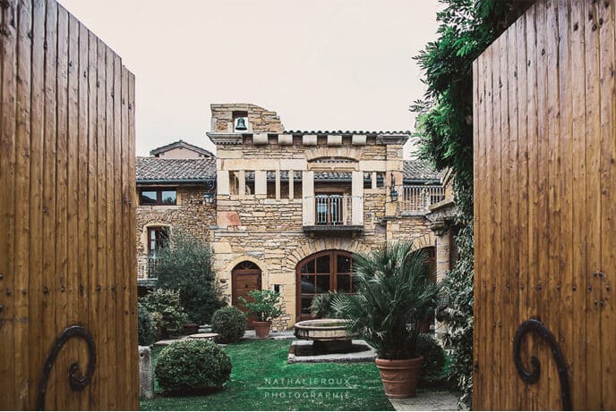 le_mariage_champetre_audrey_et_remi_rhone_alpes_robe_de_mariee_laure_de_sagazan_decoration_photographe_blog_49-2633384