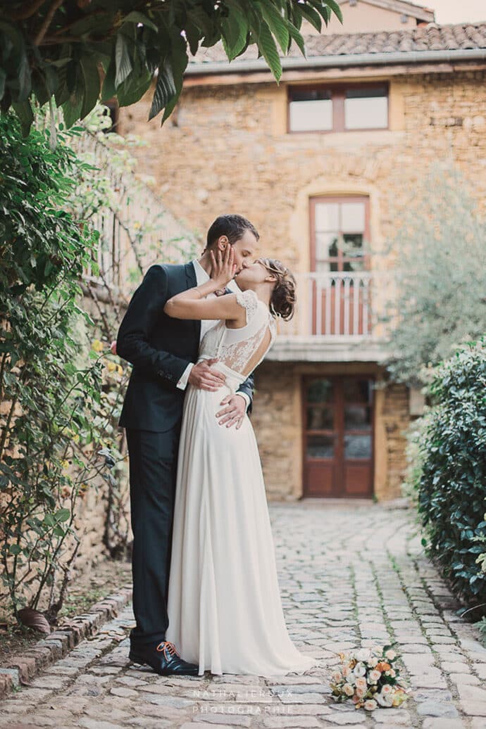 le_mariage_champetre_audrey_et_remi_rhone_alpes_robe_de_mariee_laure_de_sagazan_decoration_photographe_blog_63-5357573