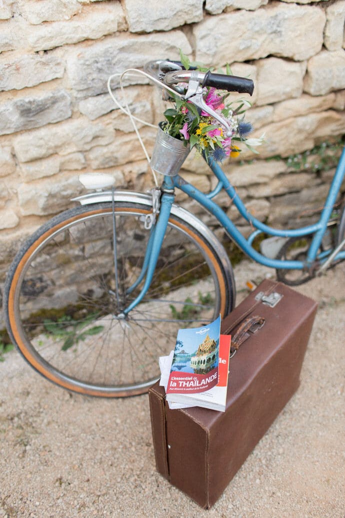 mariage_valerie_cedric_bourgogne_centre_est_decoration_table_lampion_fleurs_hortensia_robe_de_mariee_lieu_de_reception_blog_mariage_1_09-3959563