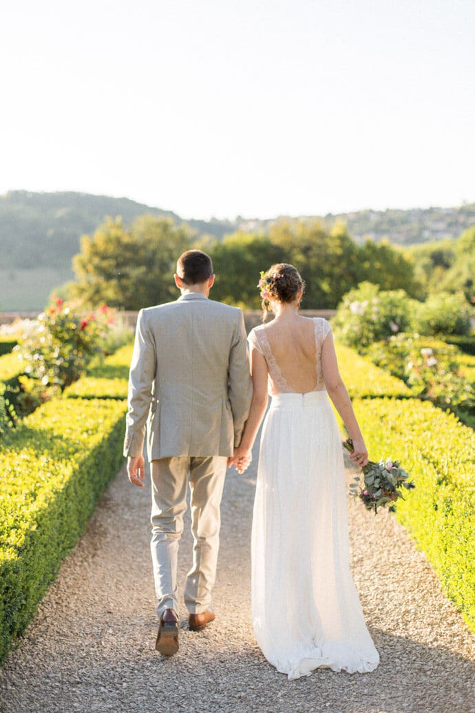 mariage_valerie_cedric_bourgogne_centre_est_decoration_table_lampion_fleurs_hortensia_robe_de_mariee_lieu_de_reception_blog_mariage_1_29-4459449