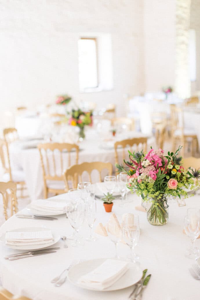 mariage_valerie_cedric_bourgogne_centre_est_decoration_table_lampion_fleurs_hortensia_robe_de_mariee_lieu_de_reception_blog_mariage_65-7965328