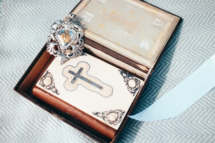 le_mariage_olympe_et_pierre_corse_theme_nature_robe_de_mariee_adelie-metayer_decoration_photographe_blog_05-6740394