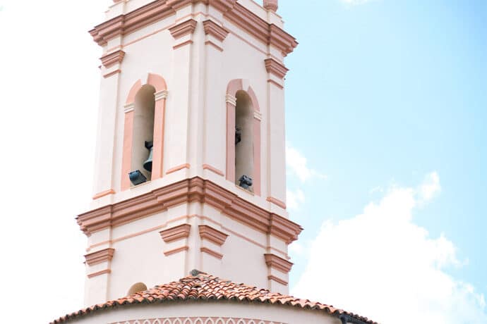 le_mariage_olympe_et_pierre_corse_theme_nature_robe_de_mariee_adelie-metayer_decoration_photographe_blog_33-1594012