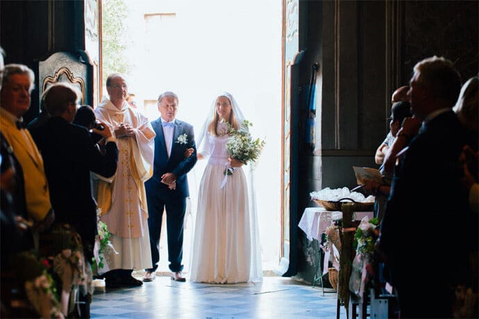 le_mariage_olympe_et_pierre_corse_theme_nature_robe_de_mariee_adelie-metayer_decoration_photographe_blog_40-4650826