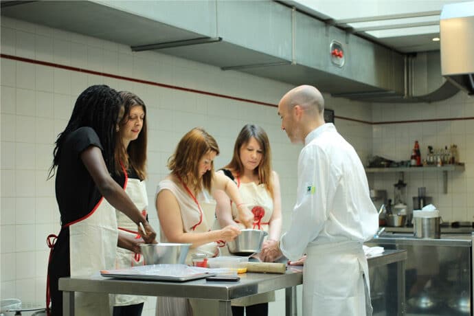 test_evjf_atelier_patisserie_blogueuses_paris_blog_mariage_01-4701221