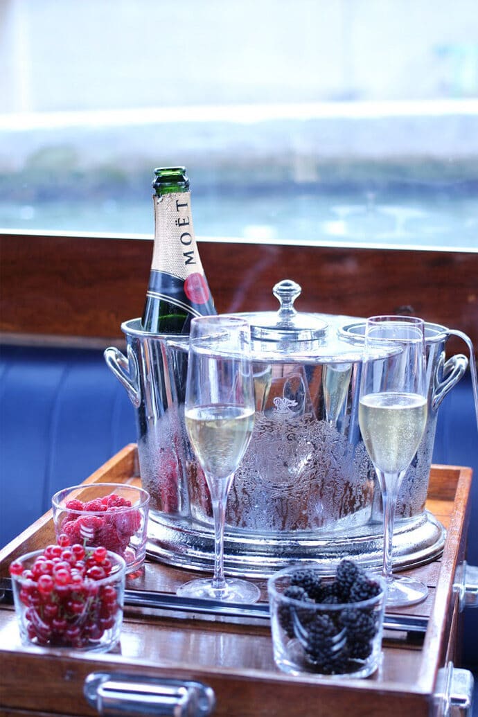 test_evjf_croisiere_seine_avenue_paris_ancien_taxi_venitien_blogueuses_paris_blog_mariage_03-5624753