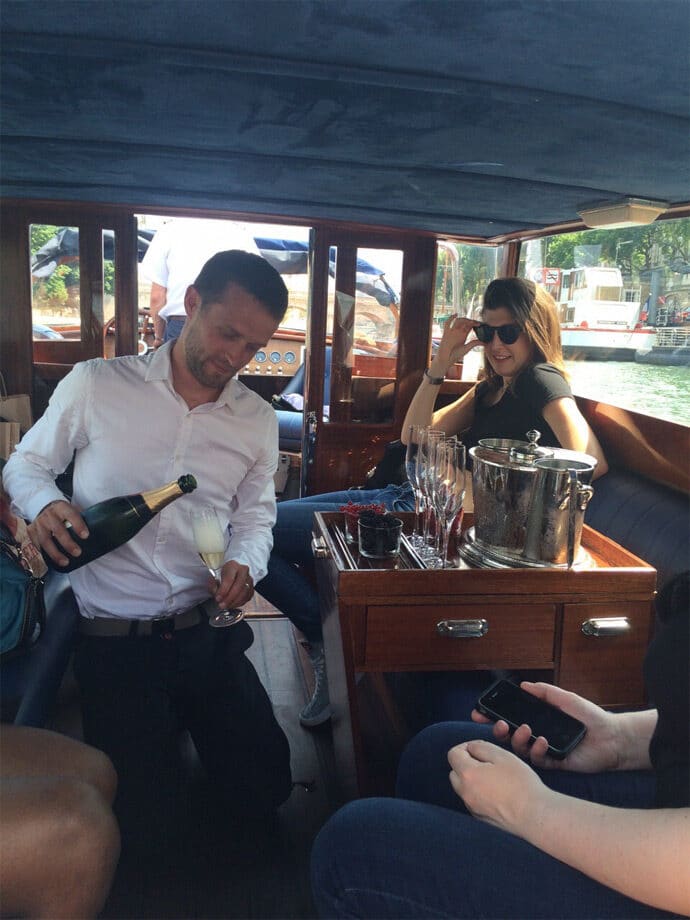 test_evjf_croisiere_seine_avenue_paris_ancien_taxi_venitien_blogueuses_paris_blog_mariage_05-2578387
