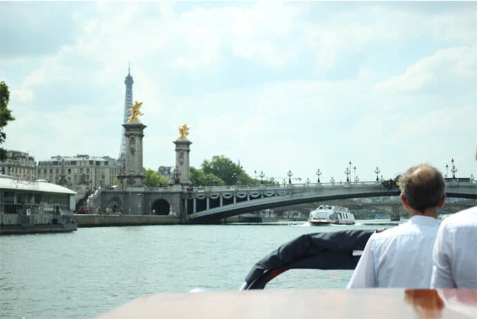 test_evjf_croisiere_seine_avenue_paris_ancien_taxi_venitien_blogueuses_paris_blog_mariage_09-9861552