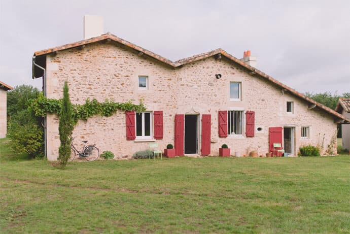mariage_camille_florian_departement_vienne_region_nouvelle-aquitaine_robe_de_mariee_lieu_salle_reception_decoration_champetre_photographe_natacha_maraud_blog_mariage_01-8440668