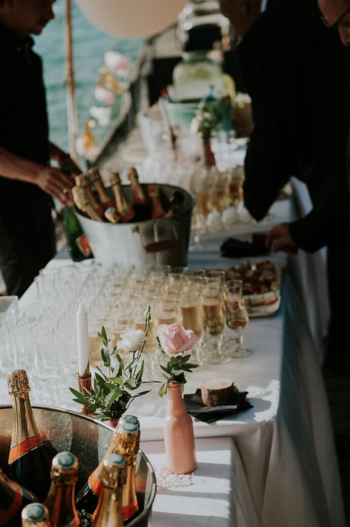 mariage_lac_dannecy_lieu_de_reception_traiteur_decoration_romantique_chic_oriental_photographe_madame_a_photographie_blog_mariage_33-4926981