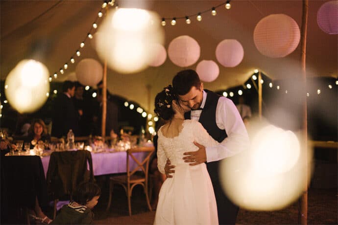 mariage_sophie_guillaume_eco_responsable_wedding_planner_artisevenement_robe_de_mariee_fleuriste_decoration_photographe_lisebery_blog_mariage_77-4194976