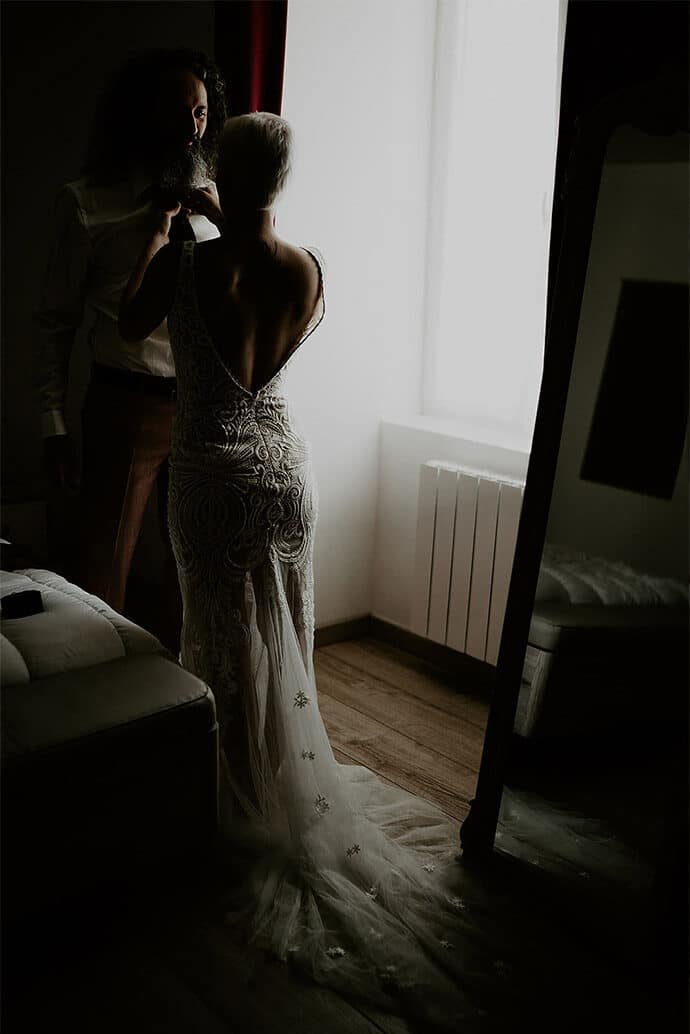 shooting_elopement_mariage_theme_decale_poetique_decoration_robedemariee_photographe_donuts_alliances_costumes_fleurs_locationmobilier_2020_2021_blog_mariage_09-9869385