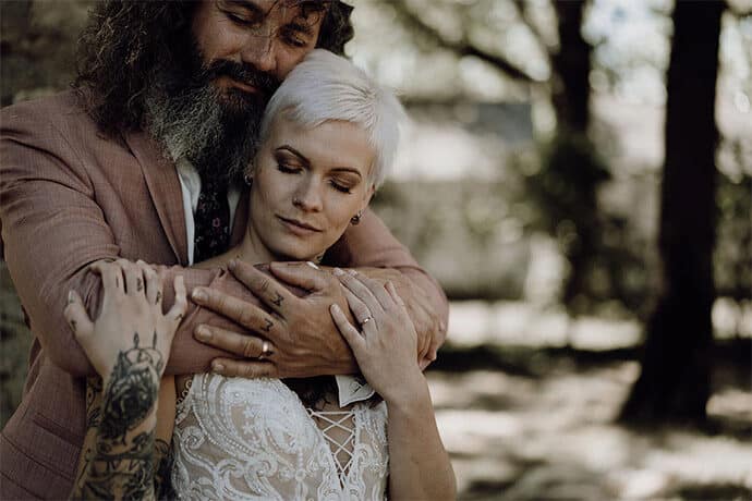 shooting_elopement_mariage_theme_decale_poetique_decoration_robedemariee_photographe_donuts_alliances_costumes_fleurs_locationmobilier_2020_2021_blog_mariage_0_23-4274513