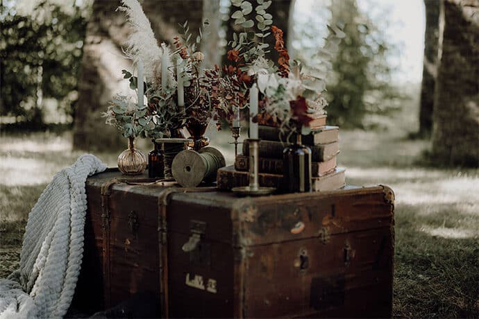 shooting_elopement_mariage_theme_decale_poetique_decoration_robedemariee_photographe_donuts_alliances_costumes_fleurs_locationmobilier_2020_2021_blog_mariage_0_29-2716393