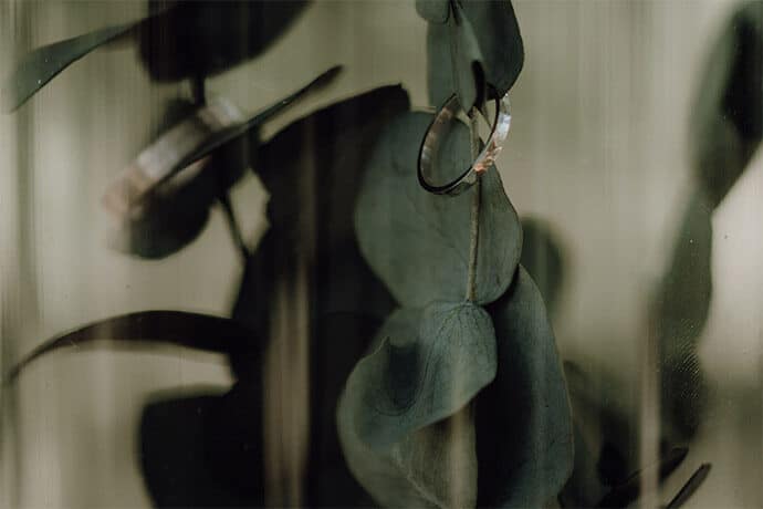 shooting_elopement_mariage_theme_decale_poetique_decoration_robedemariee_photographe_donuts_alliances_costumes_fleurs_locationmobilier_2020_2021_blog_mariage_19-3069544