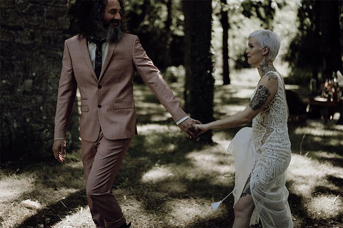 shooting_elopement_mariage_theme_decale_poetique_decoration_robedemariee_photographe_donuts_alliances_costumes_fleurs_locationmobilier_2020_2021_blog_mariage_27-5699391