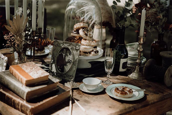 shooting_elopement_mariage_theme_decale_poetique_decoration_robedemariee_photographe_donuts_alliances_costumes_fleurs_locationmobilier_2020_2021_blog_mariage_59-4073061