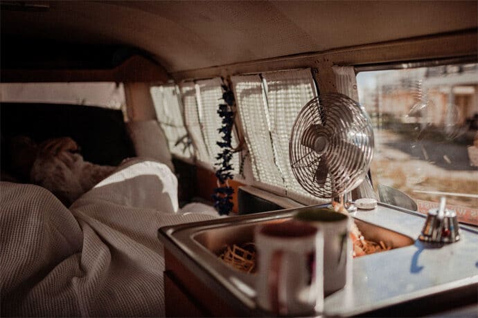 shooting_inspiration_mariage_love_in_the_road_decoration_boheme_photographe_angelo_lacancellera_videaste_wedding_designer_robe_de_mariee_ceremonie_laique_blog_mariage_06-6472858