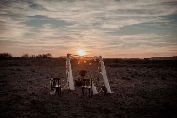 shooting_inspiration_mariage_love_in_the_road_decoration_boheme_photographe_angelo_lacancellera_videaste_wedding_designer_robe_de_mariee_ceremonie_laique_blog_mariage_58-7195035