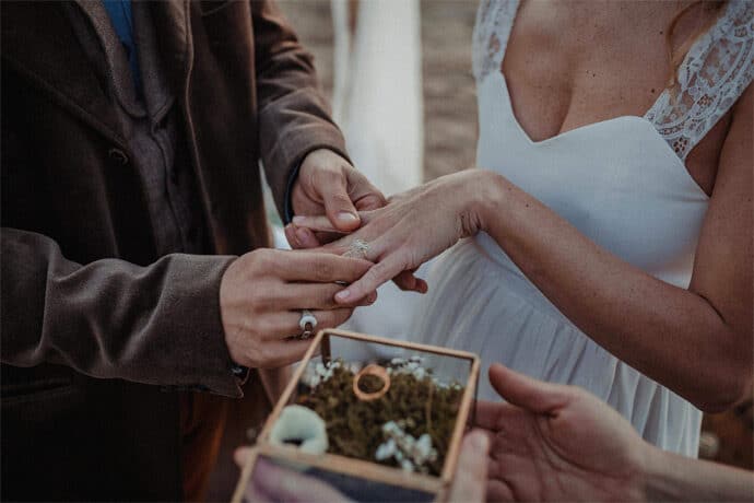 shooting_inspiration_mariage_love_in_the_road_decoration_boheme_photographe_angelo_lacancellera_videaste_wedding_designer_robe_de_mariee_ceremonie_laique_blog_mariage_98-9580603