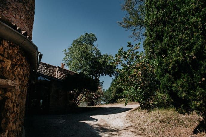 mariage_marie_sebastien_departement_var_region_provence_alpes_cote_dazur_robe_de_mariee_laure_de_sagazan_traiteur_lieu_reception_photographe_blog_mariage_01-9735325
