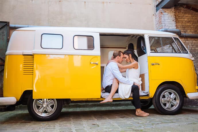shooting_mariage_industriel_inspiration_eco_friendly_decoration_table_robe_de_mariee_photographe_papeterie_faire_part_wedding_planner_event_design_blog_01-9264375