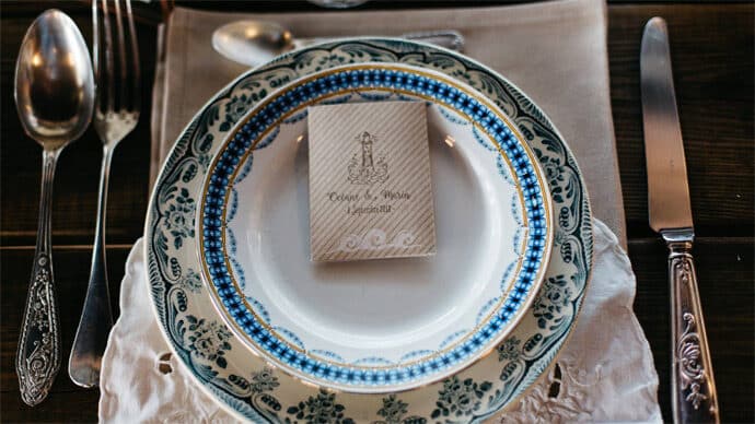 vaisselle_blanche_patine_location_vente_objets_decoration_table_theme_boheme_champetre_chic_eco_solidaire_made_in_france_blog_mariage_21-9886651