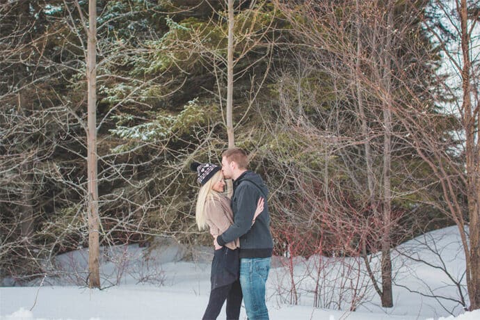 love_session_sous_la_neige_emilie_et_jonathan_au_quebec_photographe_camille_marciano__blog_mariage_01-8021278