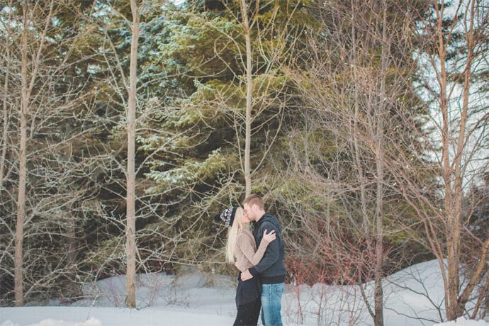love_session_sous_la_neige_emilie_et_jonathan_au_quebec_photographe_camille_marciano__blog_mariage_03-3198317