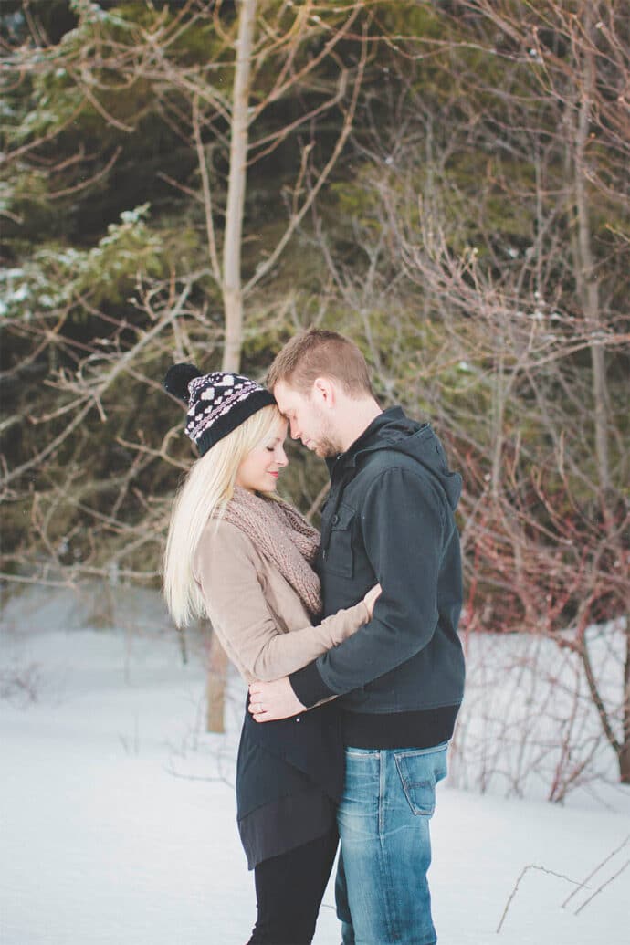 love_session_sous_la_neige_emilie_et_jonathan_au_quebec_photographe_camille_marciano__blog_mariage_04-6468243
