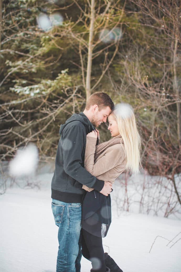 love_session_sous_la_neige_emilie_et_jonathan_au_quebec_photographe_camille_marciano__blog_mariage_08-8925593