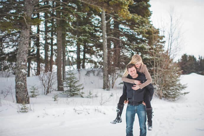 love_session_sous_la_neige_emilie_et_jonathan_au_quebec_photographe_camille_marciano__blog_mariage_11-1861003