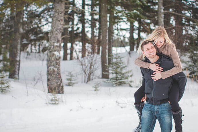 love_session_sous_la_neige_emilie_et_jonathan_au_quebec_photographe_camille_marciano__blog_mariage_12-5324889
