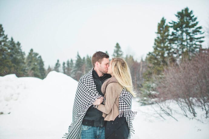 love_session_sous_la_neige_emilie_et_jonathan_au_quebec_photographe_camille_marciano__blog_mariage_22-3209463