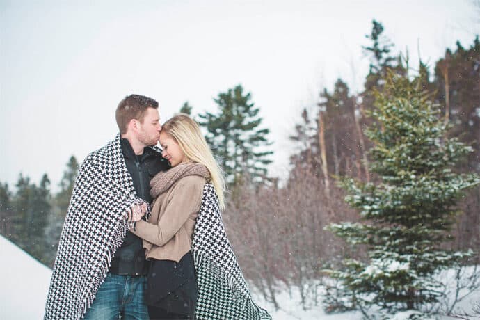 love_session_sous_la_neige_emilie_et_jonathan_au_quebec_photographe_camille_marciano__blog_mariage_23-3148750