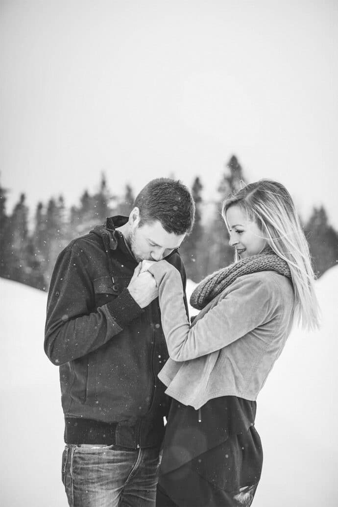 love_session_sous_la_neige_emilie_et_jonathan_au_quebec_photographe_camille_marciano__blog_mariage_26-8684317