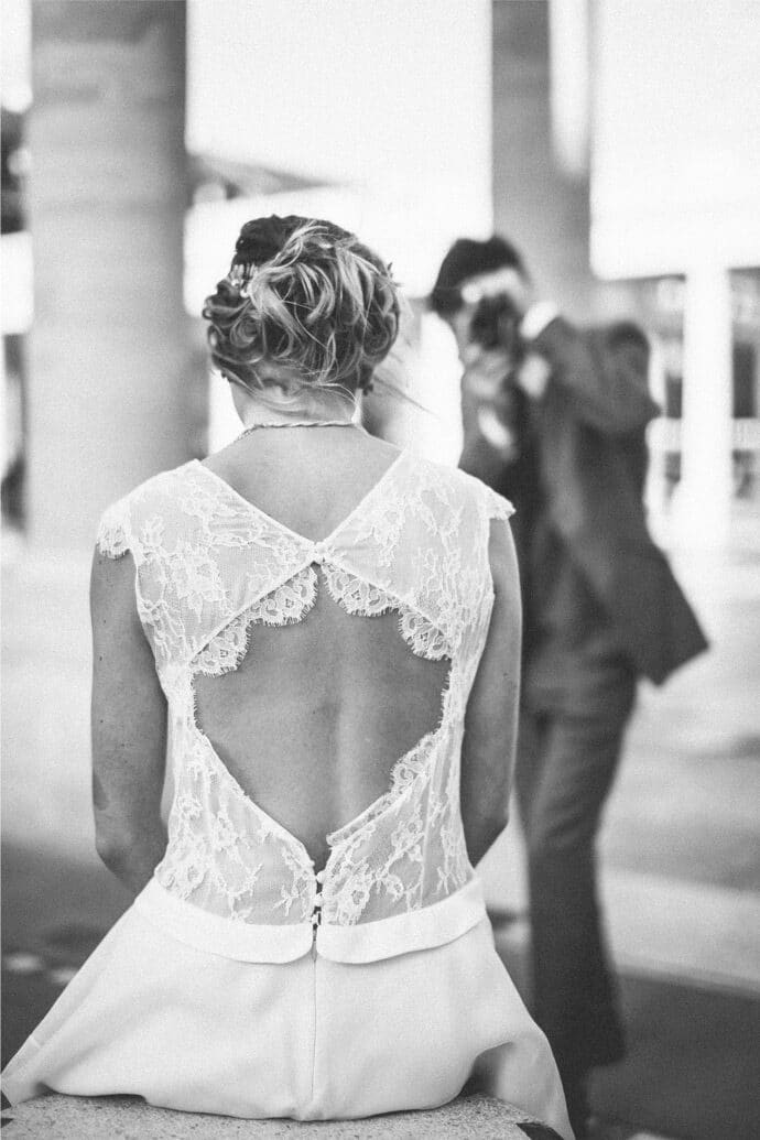 shooting_inspiration_gold_black_and_white_gagner_une_robe_de_mariee_courte_civile_videaste_photographe_blog_mariage_46-7420909