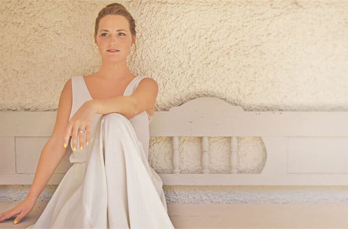 shooting_inspiration_mariage_hello_sunshine_jaune_decoration_florale_wedding_planner_papeterie_robe_de_mariee_wedding_blog_blogueuse_mariage_04-3605440