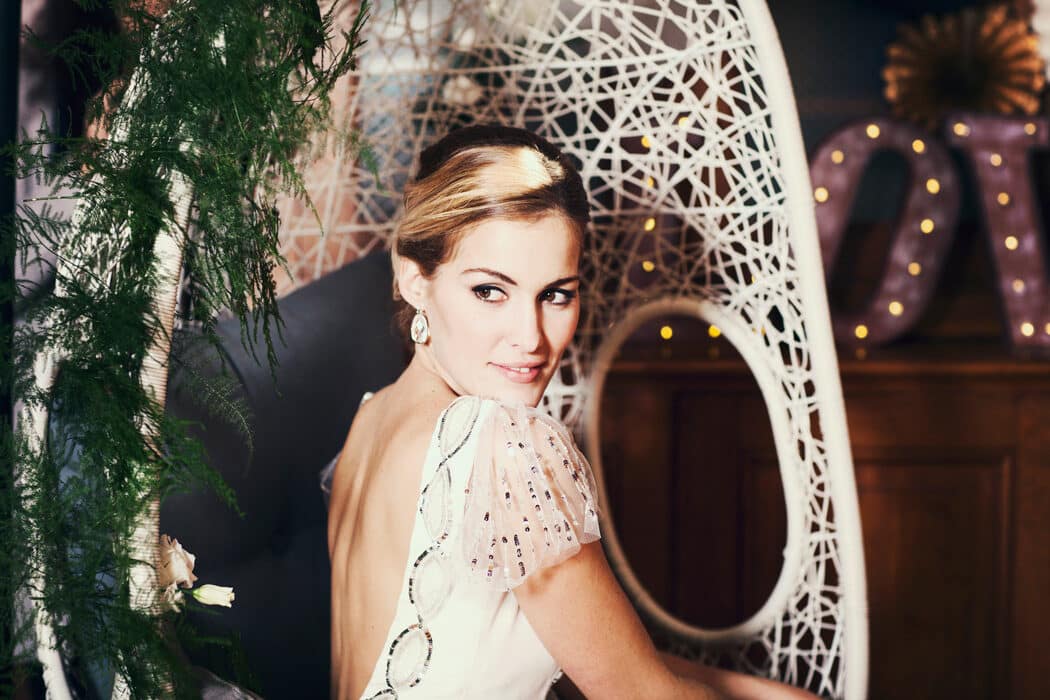 shooting_inspiration_mariage_urban_nature_decoration_robes_de_mariee_caroline_quesnel_photographe_raphael_keita_bijoux_make_up_coiffure_wedding_blog_donne_moi_ta_main-8360692