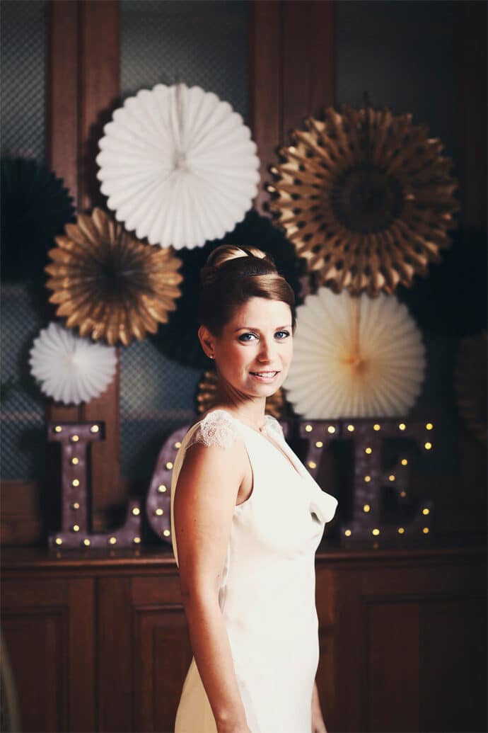 shooting_inspiration_mariage_urban_nature_decoration_robes_de_mariee_caroline_quesnel_photographe_raphael_keita_bijoux_make_up_coiffure_wedding_blog_donne_moi_ta_main_03-7331508